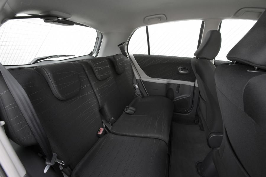  Toyota Yaris 2005 года  (фото 33 из 165)